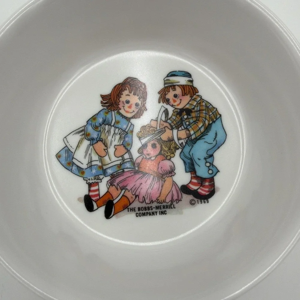 Vintage‎ Oneida Deluxe Raggedy Ann and Andy Melamine Bowl 1969 White 3258 5in